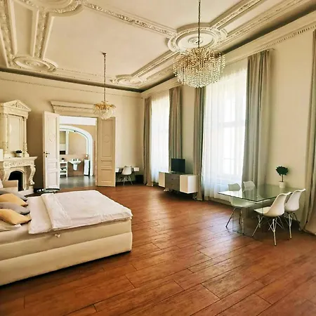 Luxury Design City Centre Apartment Brno Exterior photo