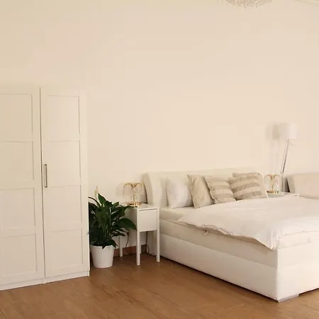 Luxury Design City Centre Apartment Brno Exterior photo