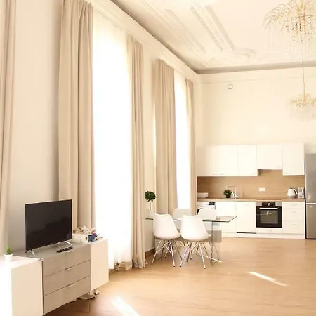 Luxury Design City Centre Apartment Brno Exterior photo